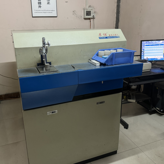 Optical emission spectrometer used for steel chemical composition verification